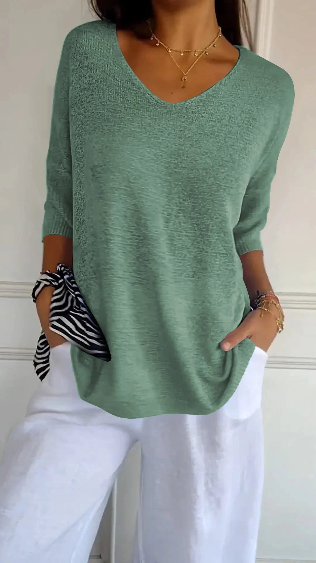 Lise - PLAIN-COLORED KNITTED TOP WITH A V-NECK